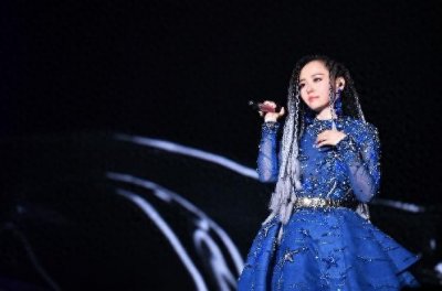 张靓颖“珍相”成都演唱会昨晚暖心开唱