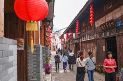 龙游溪口老街里寻老味道 游客舒心又放心
