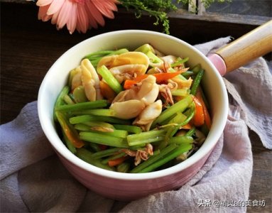 芹菜和鱿鱼搭配,炒一炒清香开胃,下酒下饭,怎么吃都不腻