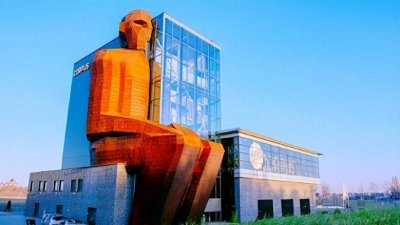 荷兰“重口味”博物馆,内部人体结构逼真,女游客不敢看