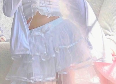 母亲是馋嘴巴,若是有好吃的,吃不到嘴,她能馋哭了