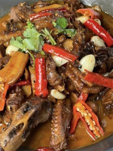 藏在凤凰古城的烟火里!血粑鸭、酸汤鱼每一口都是传奇!