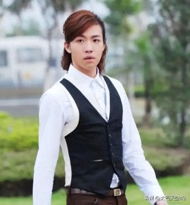 俞灏明王晓晨为酒吧捧场疑似女方孕肚明显,男方外出抽烟超贴心